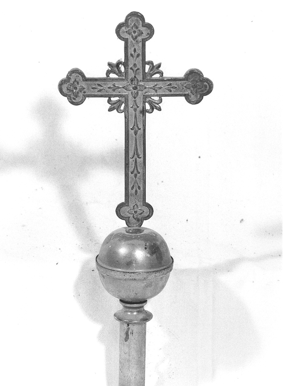 croce processionale - produzione Italia settentrionale (fine/inizio secc. XIX/ XX)
