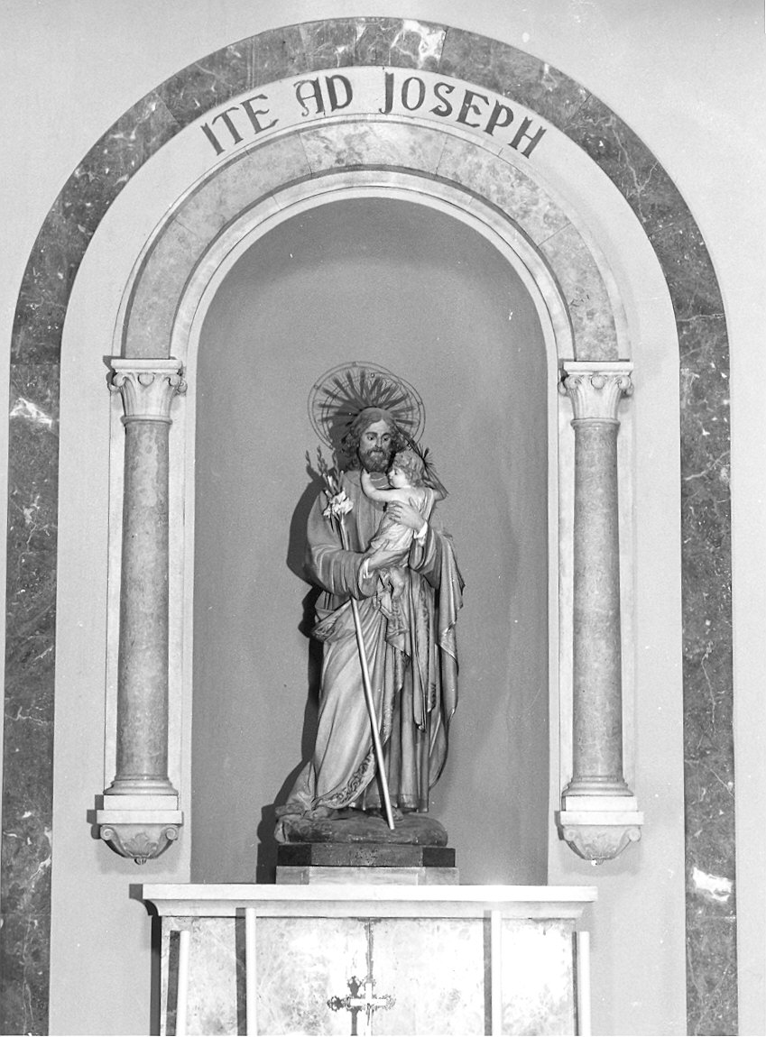 San Giuseppe col Bambino (statua) di Manzo C. G (sec. XX)