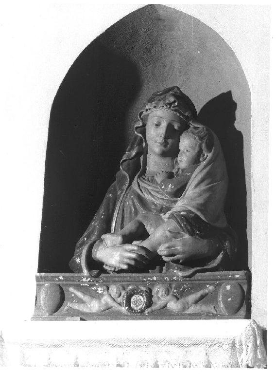Madonna con personaggi che implorano il suo aiuto (statua) - ambito emiliano (primo quarto sec. XVI)