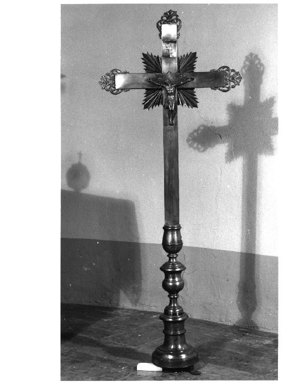 croce d'altare - produzione Italia settentrionale (sec. XX)