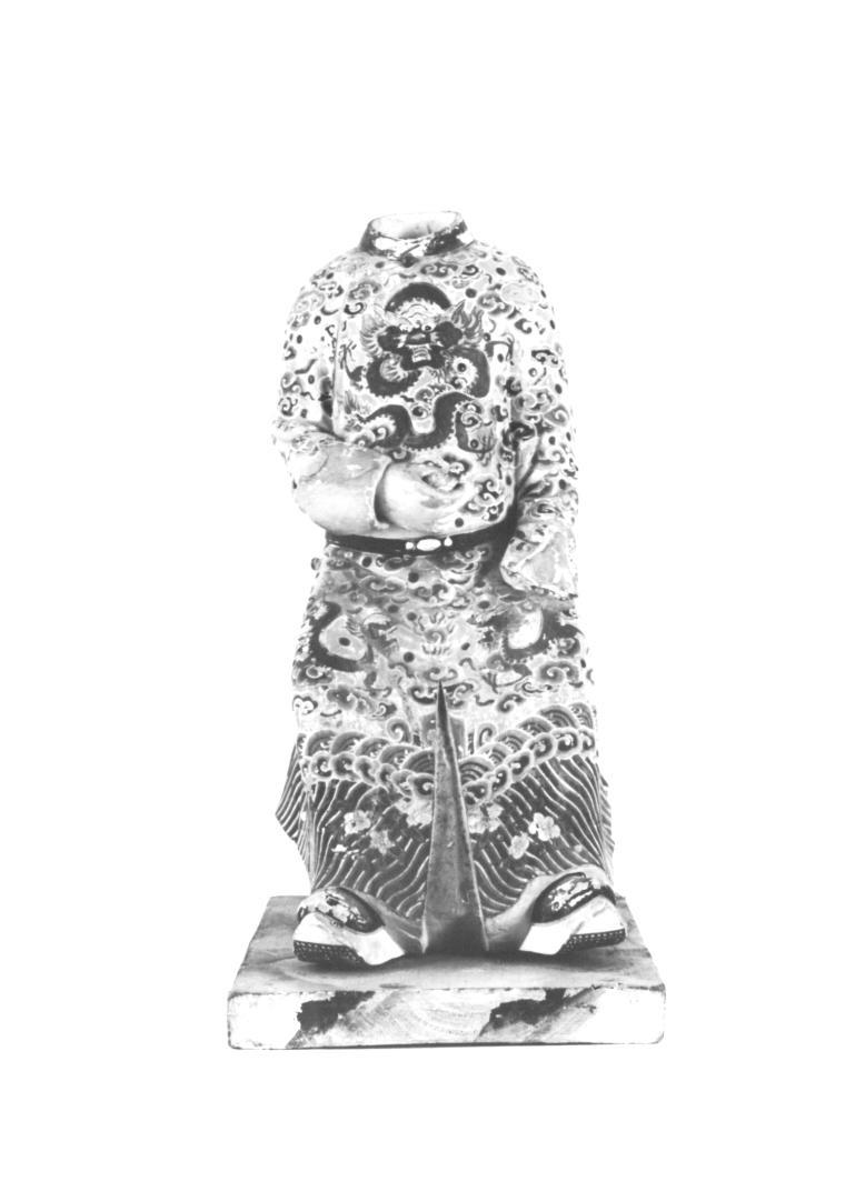 Figura maschile in abiti orientali/ seduta su una (statuetta) - ambito europeo (metà sec. XIX)