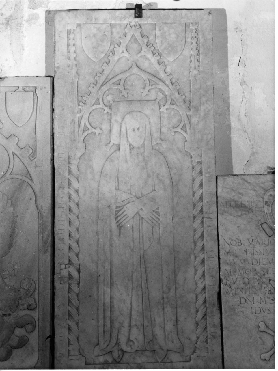 lastra tombale, opera isolata - bottega ligure (sec. XIV)