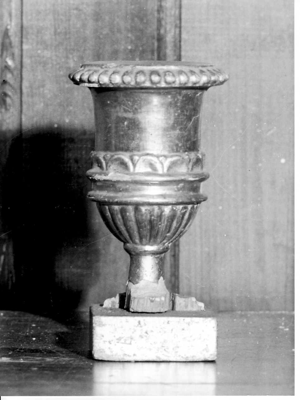 vaso d'altare con composizione floreale, serie - bottega ligure (sec. XIX)