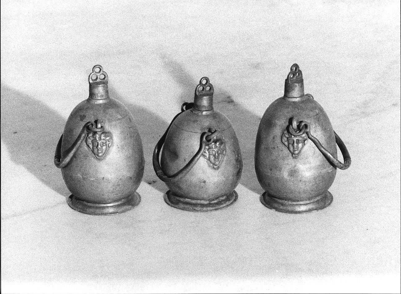 vasetti per oli santi, serie - bottega ligure (sec. XIX)