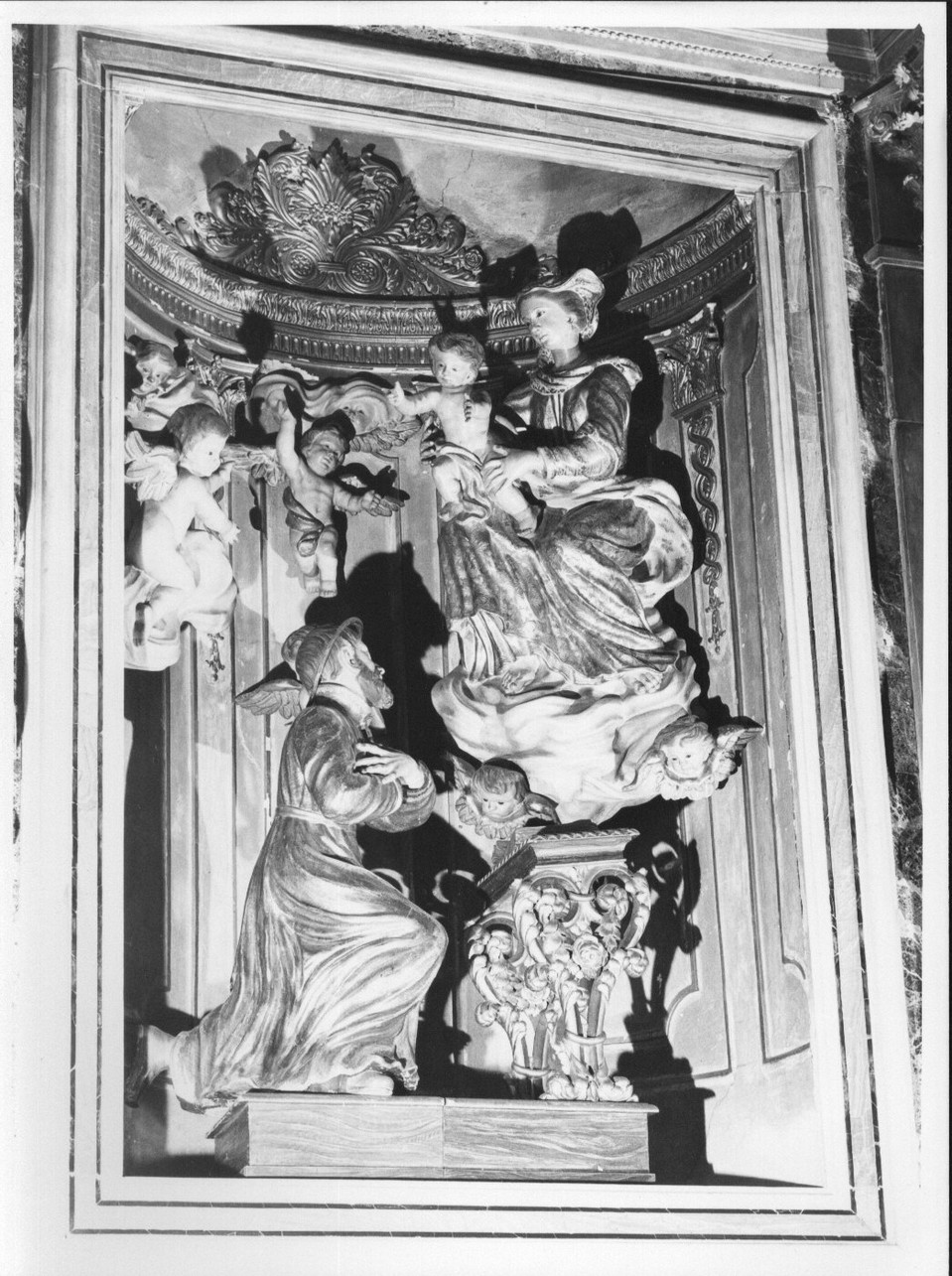 Madonna con Bambino in gloria e San Gaetano da Thiene (gruppo scultoreo, opera isolata) - bottega ligure (sec. XVIII)