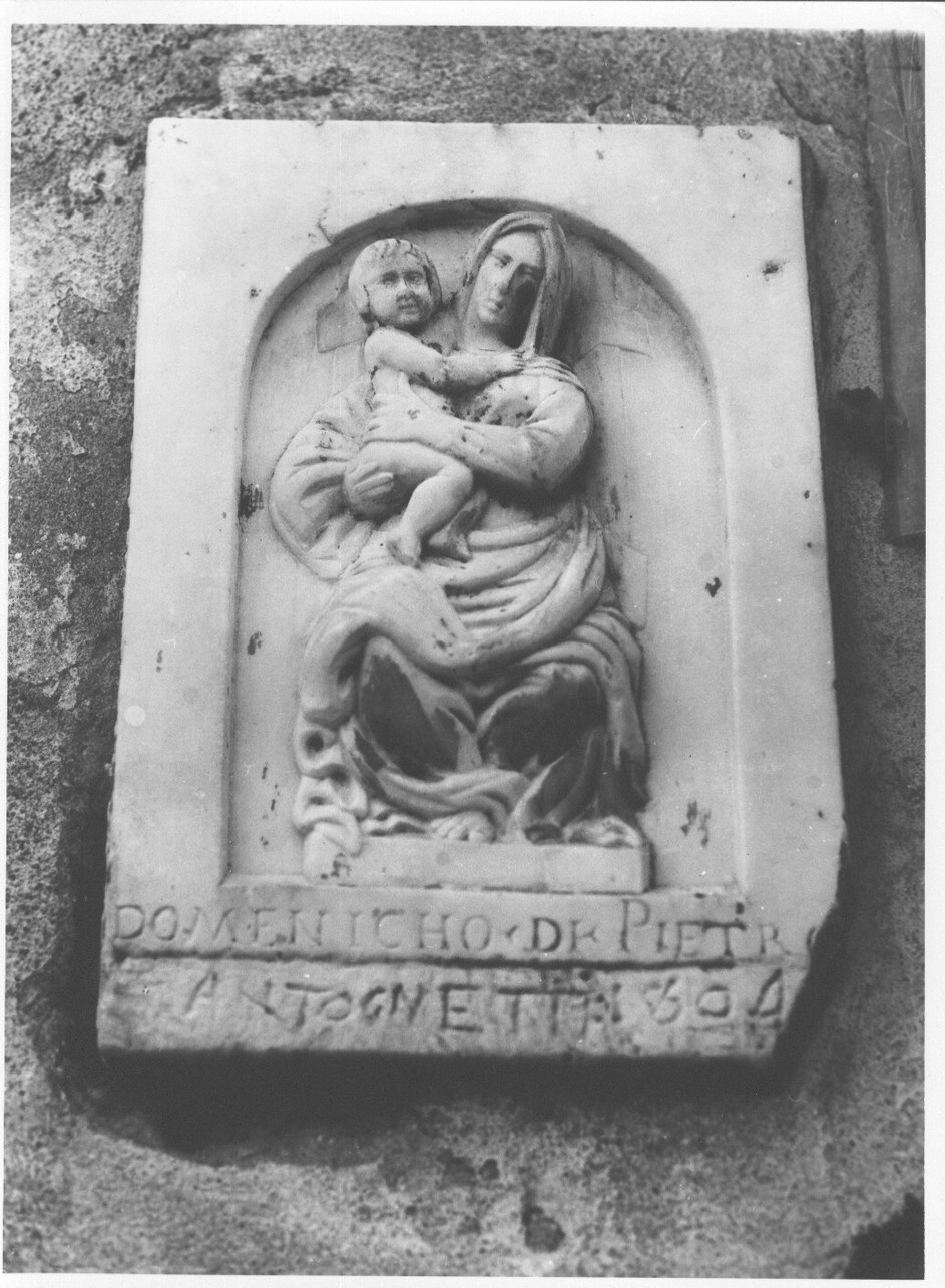 Madonna con Bambino in trono (edicola, opera isolata) - bottega tosco-ligure (sec. XVII)