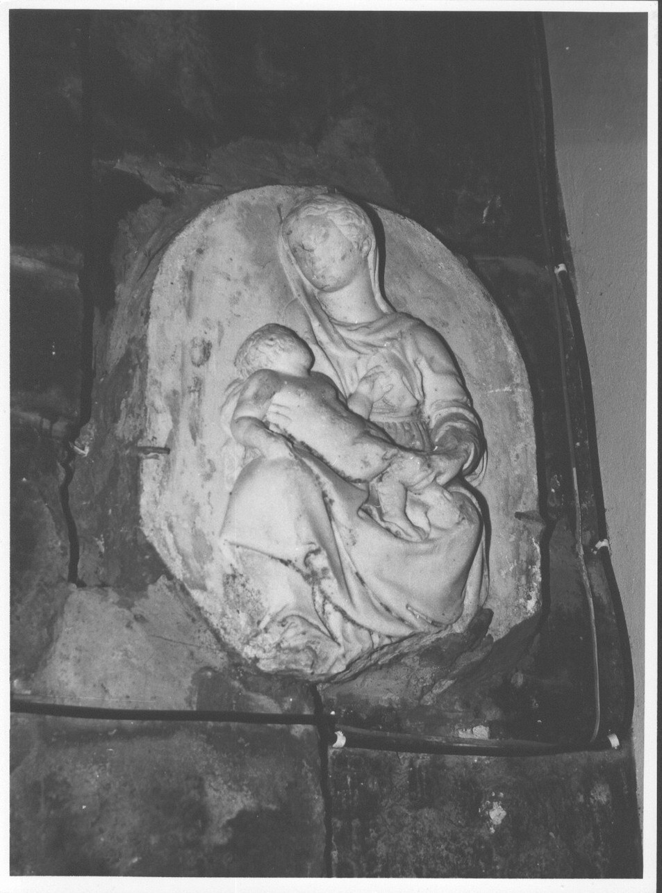 Madonna con Bambino (edicola, opera isolata) - bottega tosco-ligure (fine/inizio secc. XVI/ XVII)