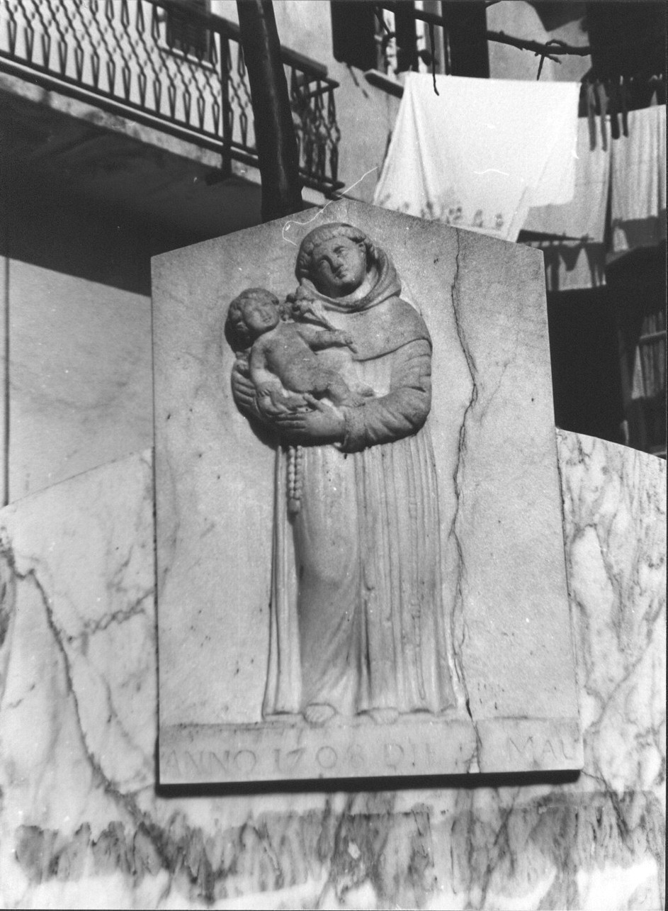 Sant'Antonio da Padova con il bambino (edicola, opera isolata) - bottega tosco-ligure (sec. XVIII)