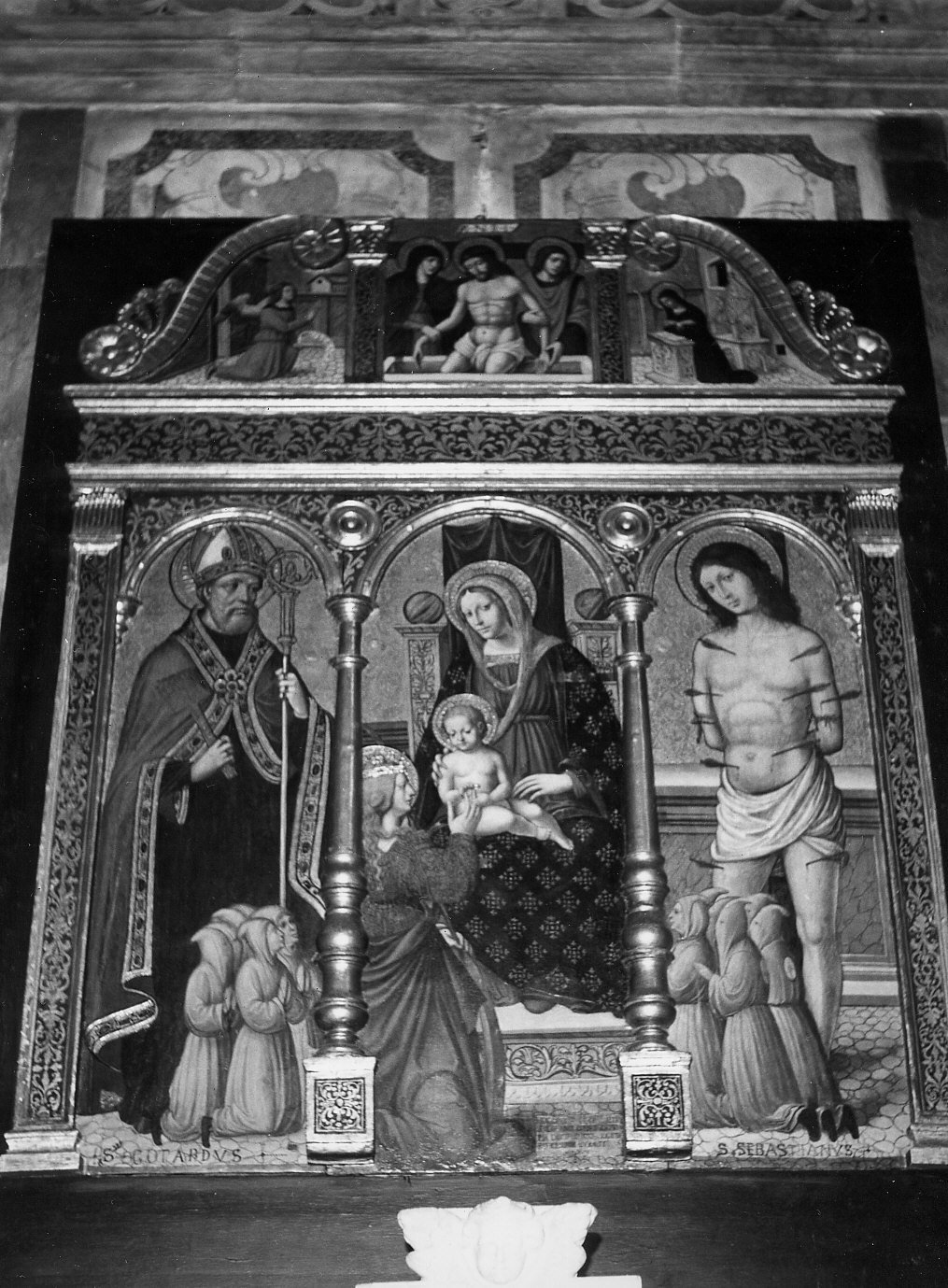 nozze mistiche di Santa Caterina d'Alessandria/ San Gottardo / San Sebastiano / Pietà/ Annunciazione (trittico, elemento d'insieme) - ambito ligure (prima metà sec. XVI)