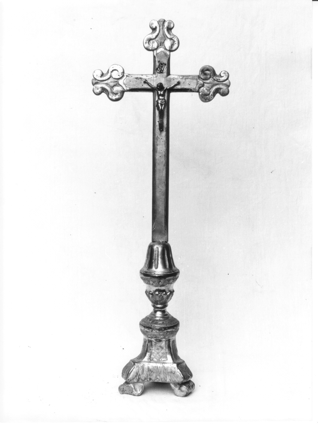 Cristo crocifisso (croce d'altare, opera isolata) - bottega ligure (primo quarto sec. XX)