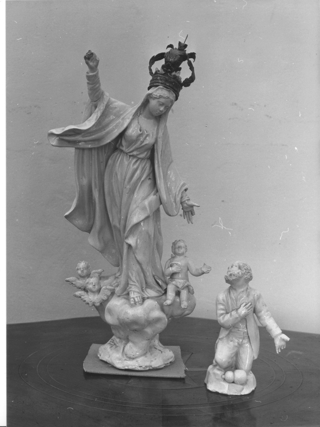 Madonna della Misericordia (scultura, elemento d'insieme) - bottega ligure (seconda metà sec. XIX)