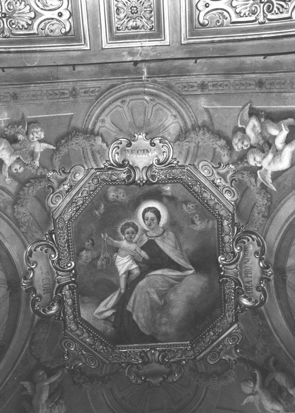 Madonna con Bambino (decorazione pittorica, opera isolata) di Gainotti Luigi (sec. XX)