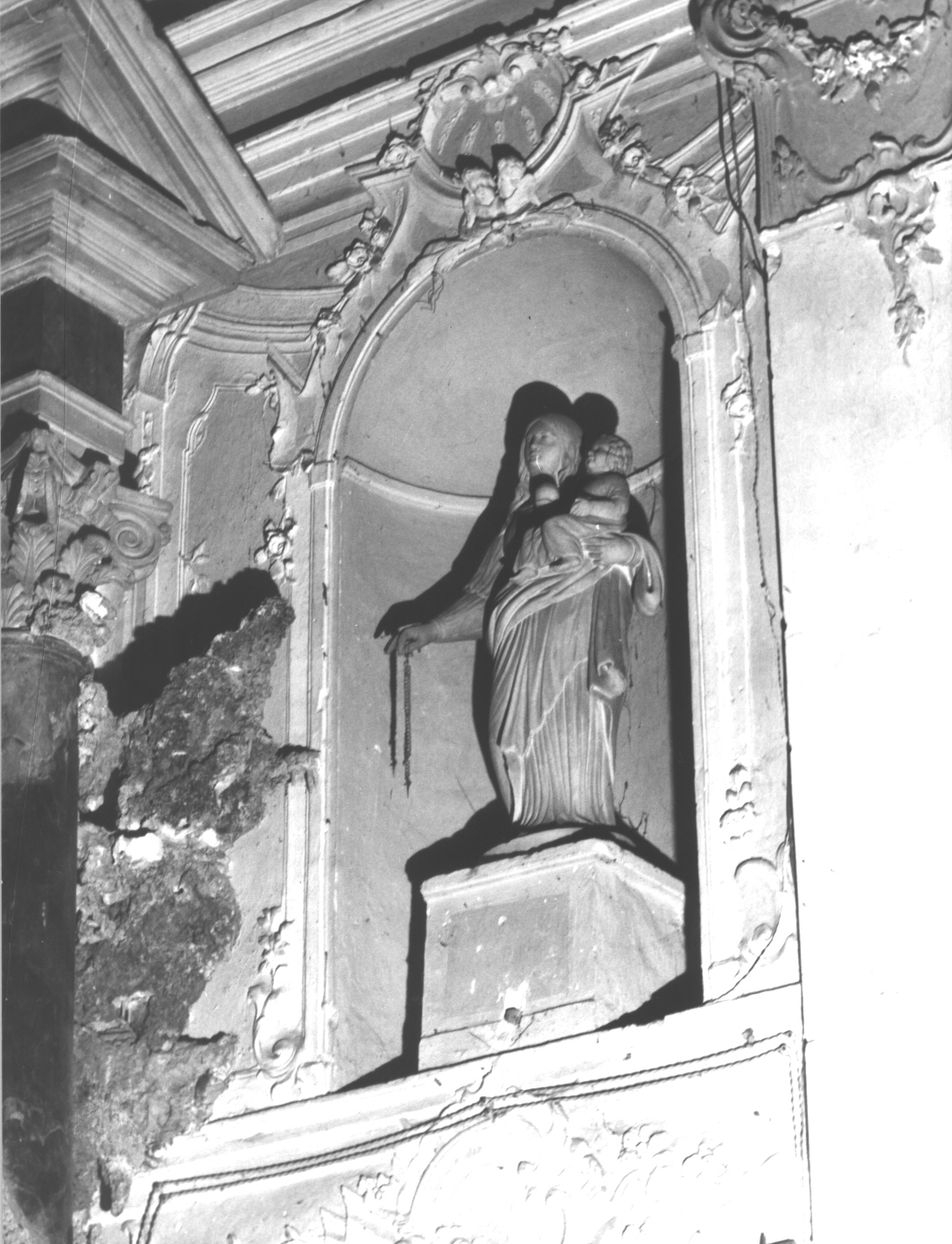 Madonna con Bambino (statua, opera isolata) - bottega italiana (sec. XIX)