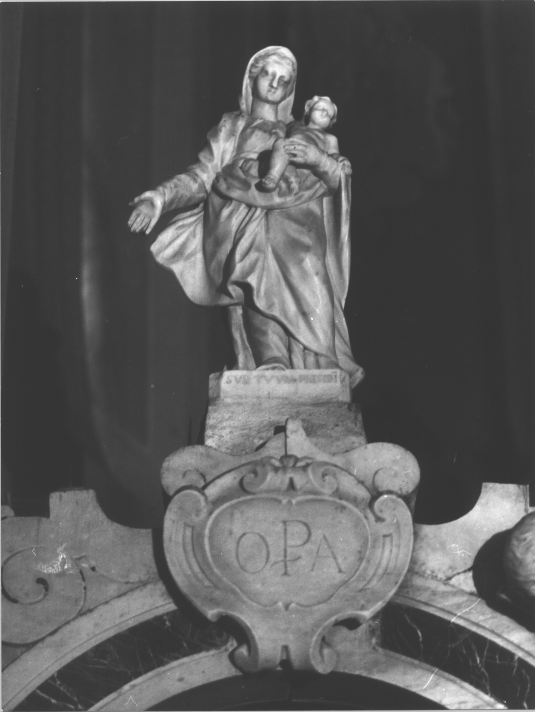 Madonna con Bambino (statua, opera isolata) - bottega italiana (sec. XVIII)