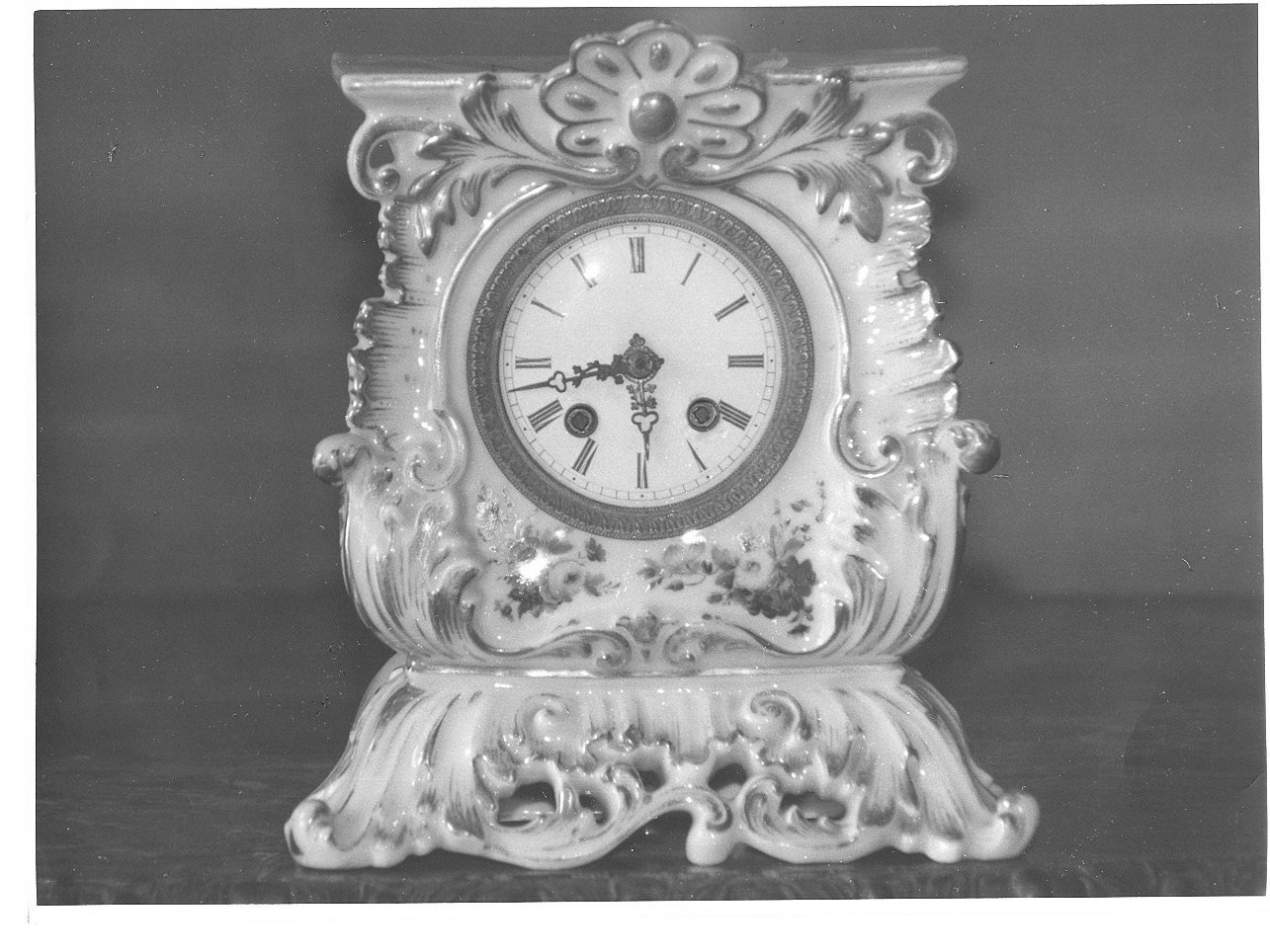 motivi decorativi floreali (orologio - da tavolo, opera isolata) - manifattura francese (sec. XIX)