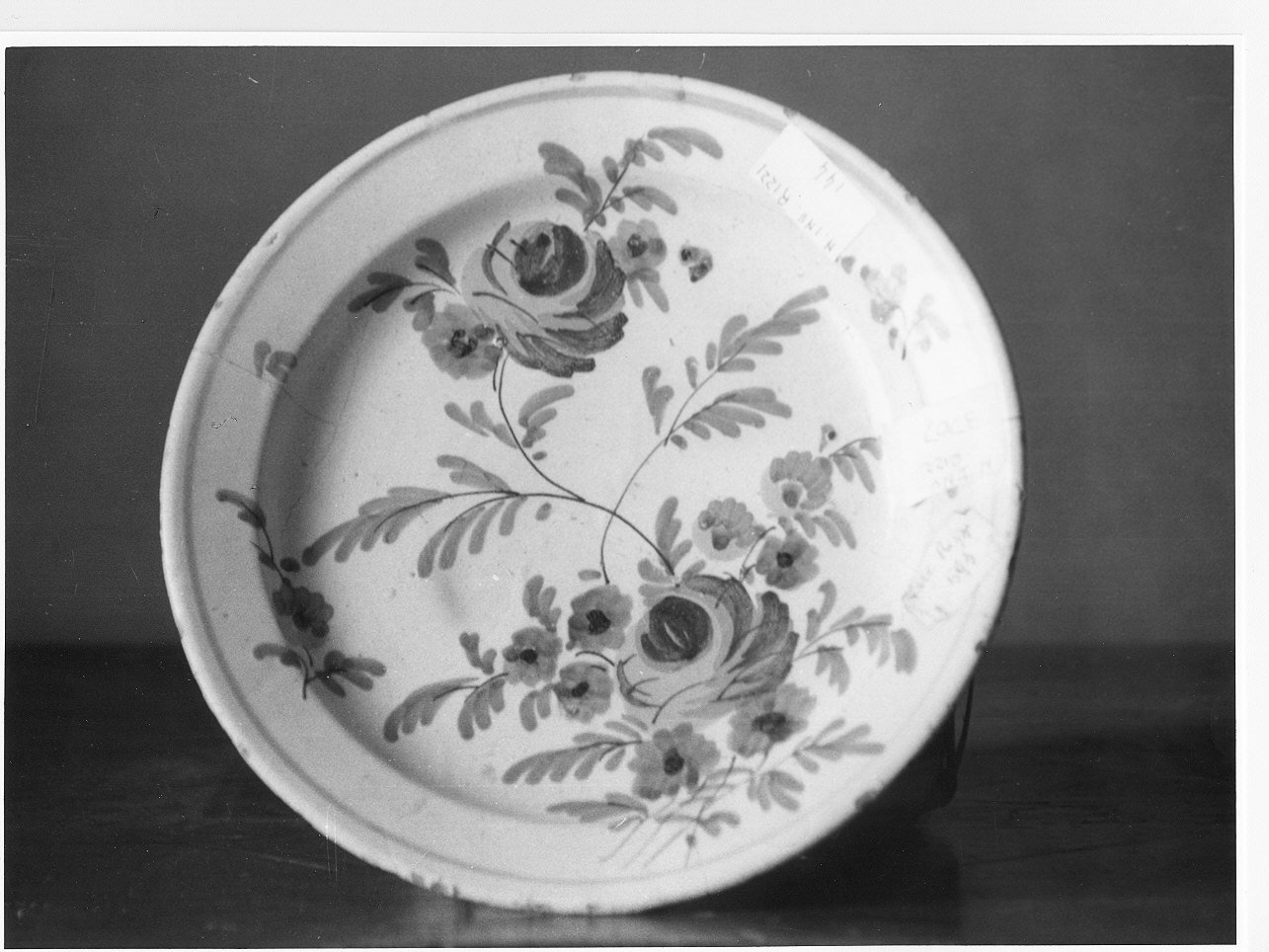 motivi decorativi floreali (piatto, opera isolata) - manifattura italiana (prima metà sec. XIX)