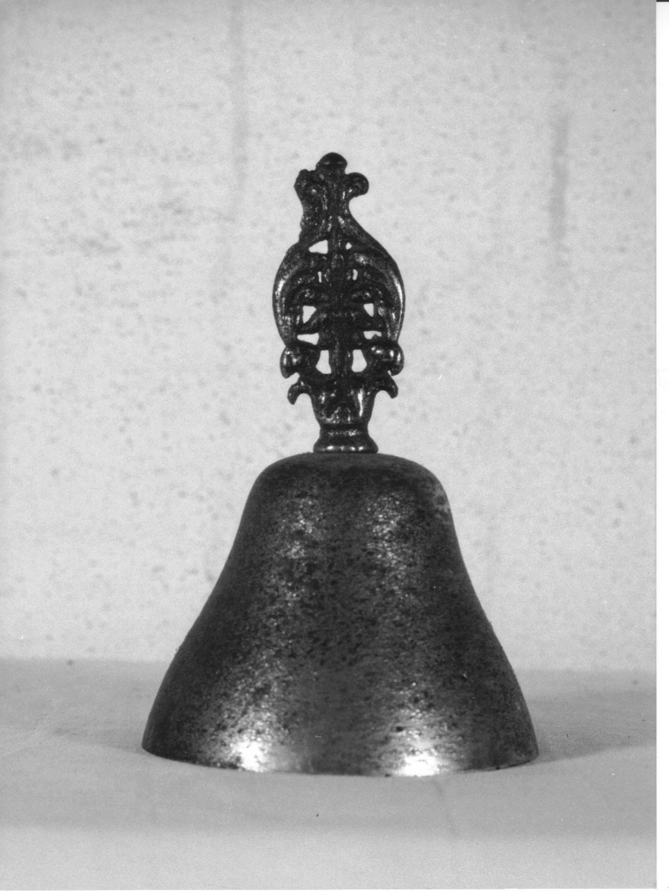 campanello, opera isolata - bottega Italia settentrionale (fine/inizio secc. XIX/ XX)