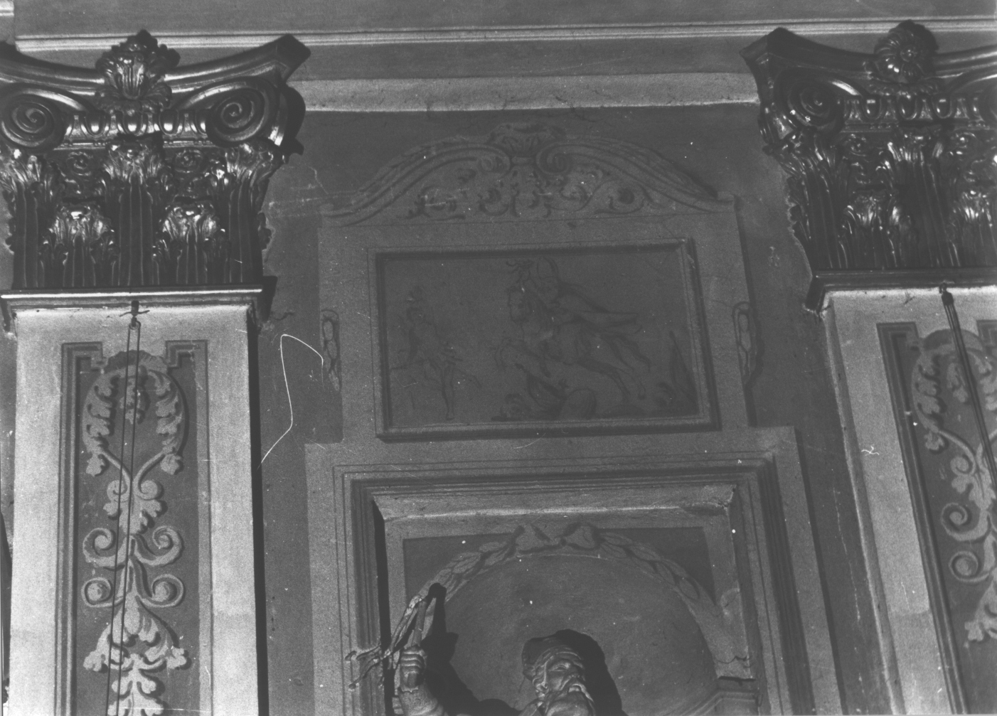 Sant'Ambrogio rifiuta l'ingresso in chiesa all'imperatore Teodosio (decorazione pittorica, opera isolata) - ambito romano (fine sec. XVIII)