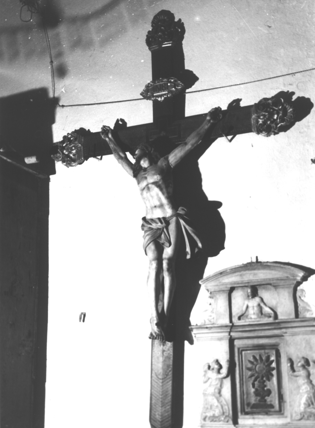 Cristo crocifisso/ motivi decorativi vegetali/ motivi decorativi geometrici (croce processionale, opera isolata) - bottega italiana (fine sec. XVIII)