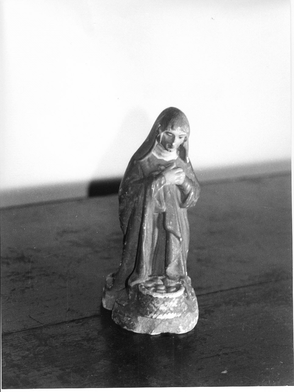 figura femminile inginocchiata (statuetta di presepio, opera isolata) - PRODUZIONE LIGURE (prima metà sec. XX)