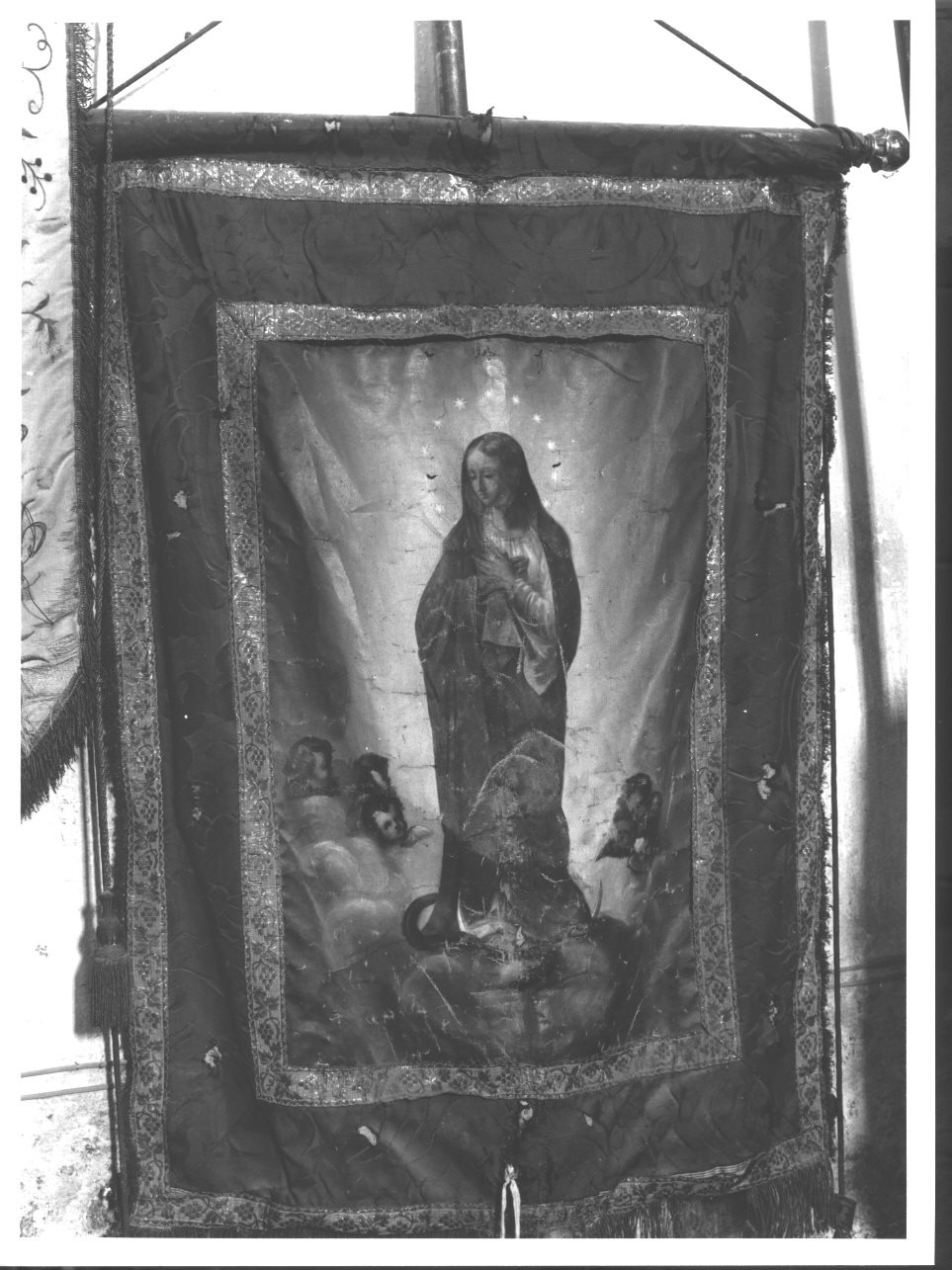 monogramma mariano/ Madonna Immacolata (stendardo processionale, opera isolata) - manifattura ligure (sec. XIX)