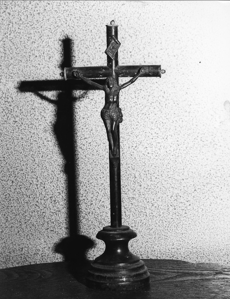 Cristo crocifisso (croce d'altare, opera isolata) - manifattura ligure (seconda metà sec. XIX)