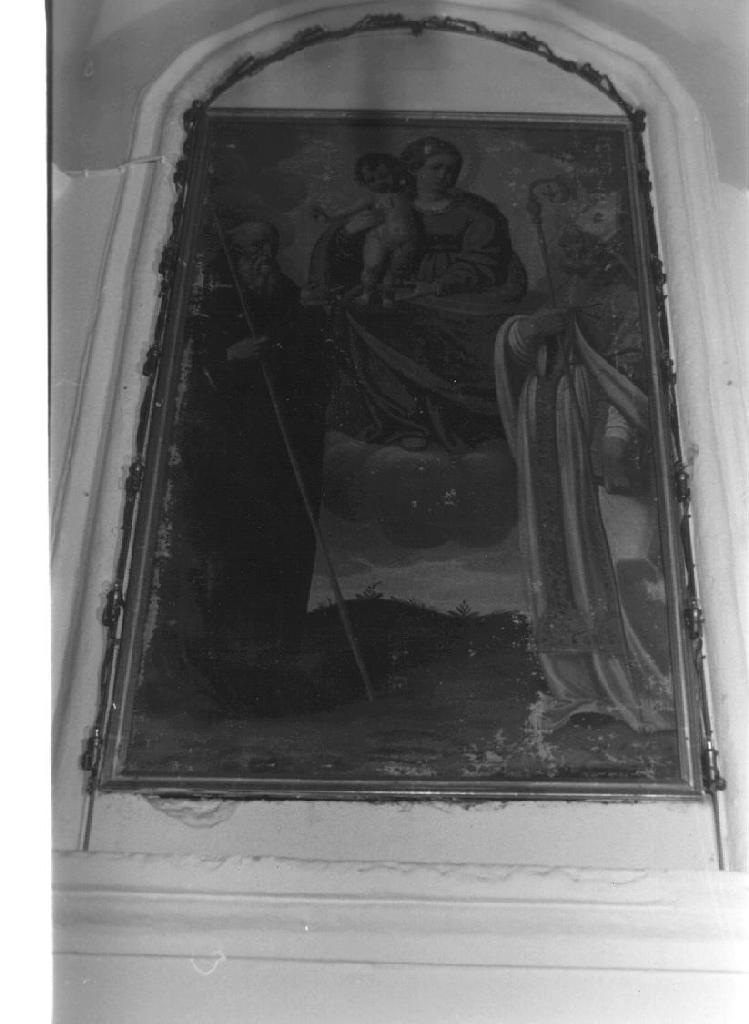 Madonna con Bambino tra San Benedetto da Norcia e San Nicola (?) (dipinto, opera isolata) di Rodi Giacomo (secondo quarto sec. XVII)