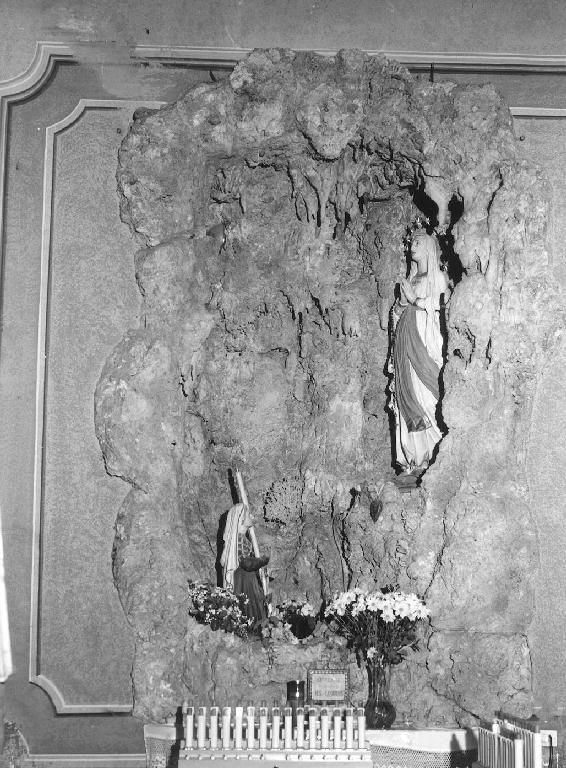 Madonna di Lourdes e Santa Bernardette (gruppo scultoreo, insieme) di Ditta Politi (inizio sec. XX)
