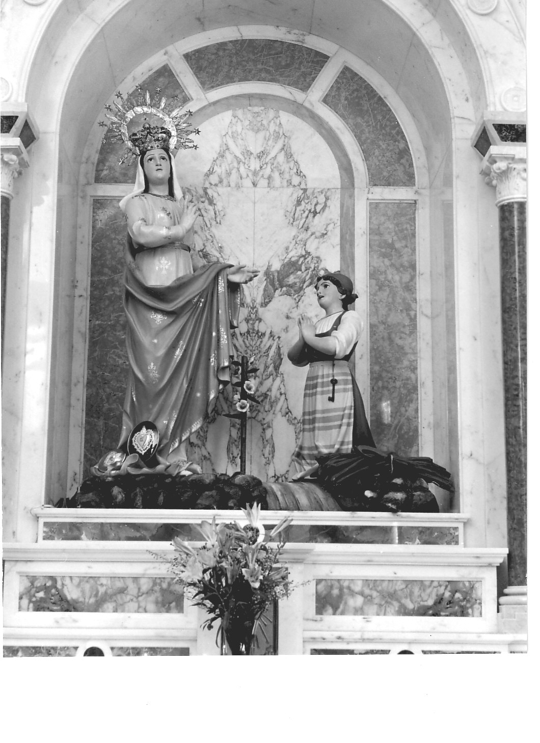 Madonna di Caravaggio, apparizione della Madonna (gruppo scultoreo, insieme) - ambito Italia settentrionale (fine/inizio secc. XIX/ XX)