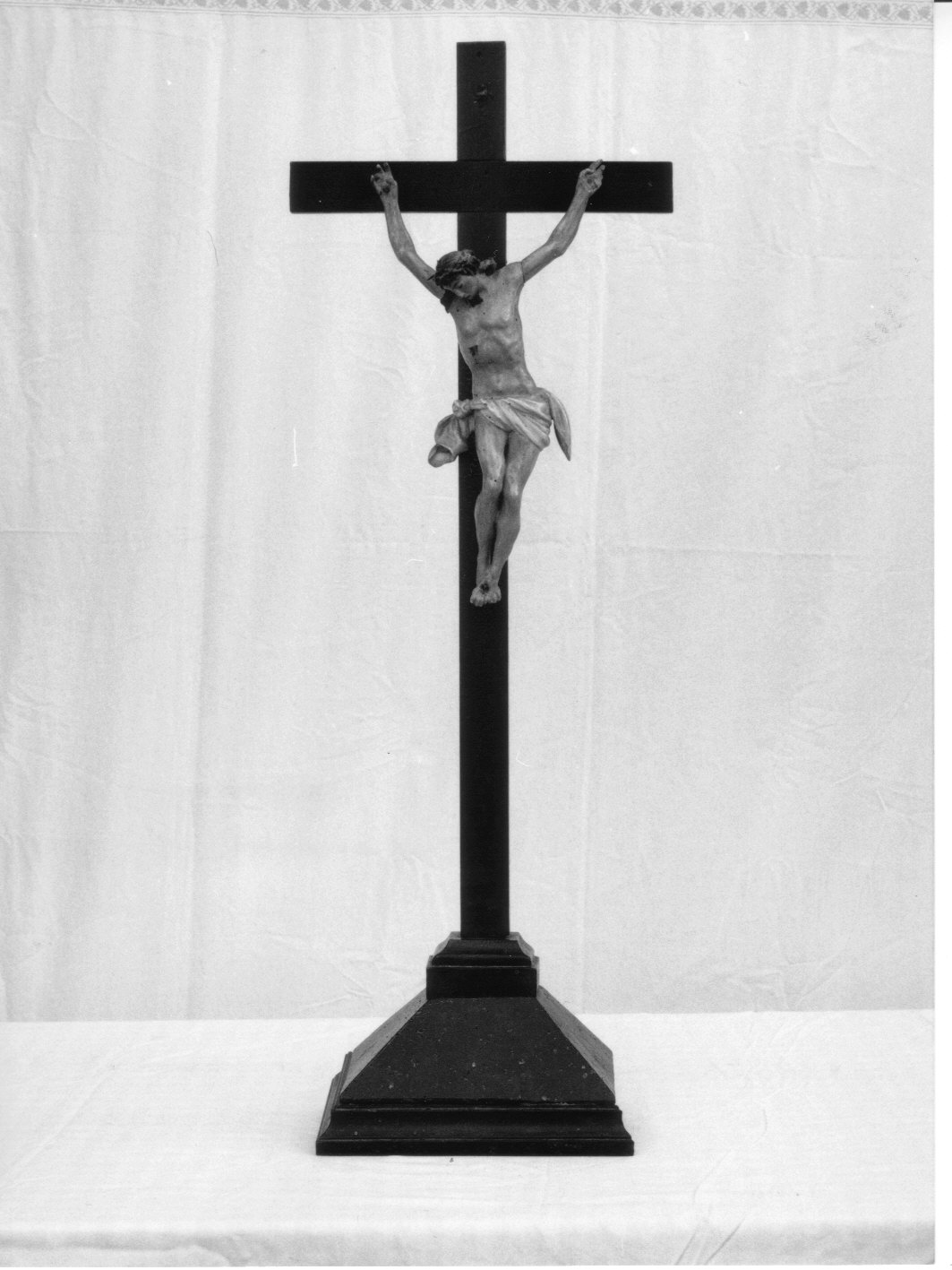 Cristo crocifisso (croce d'altare, opera isolata) - bottega genovese (sec. XVIII)