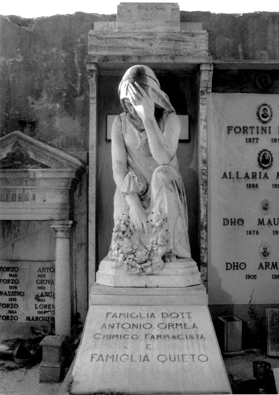 figura femminile inginocchiata (statua, opera isolata) - bottega ligure (secondo quarto sec. XX)