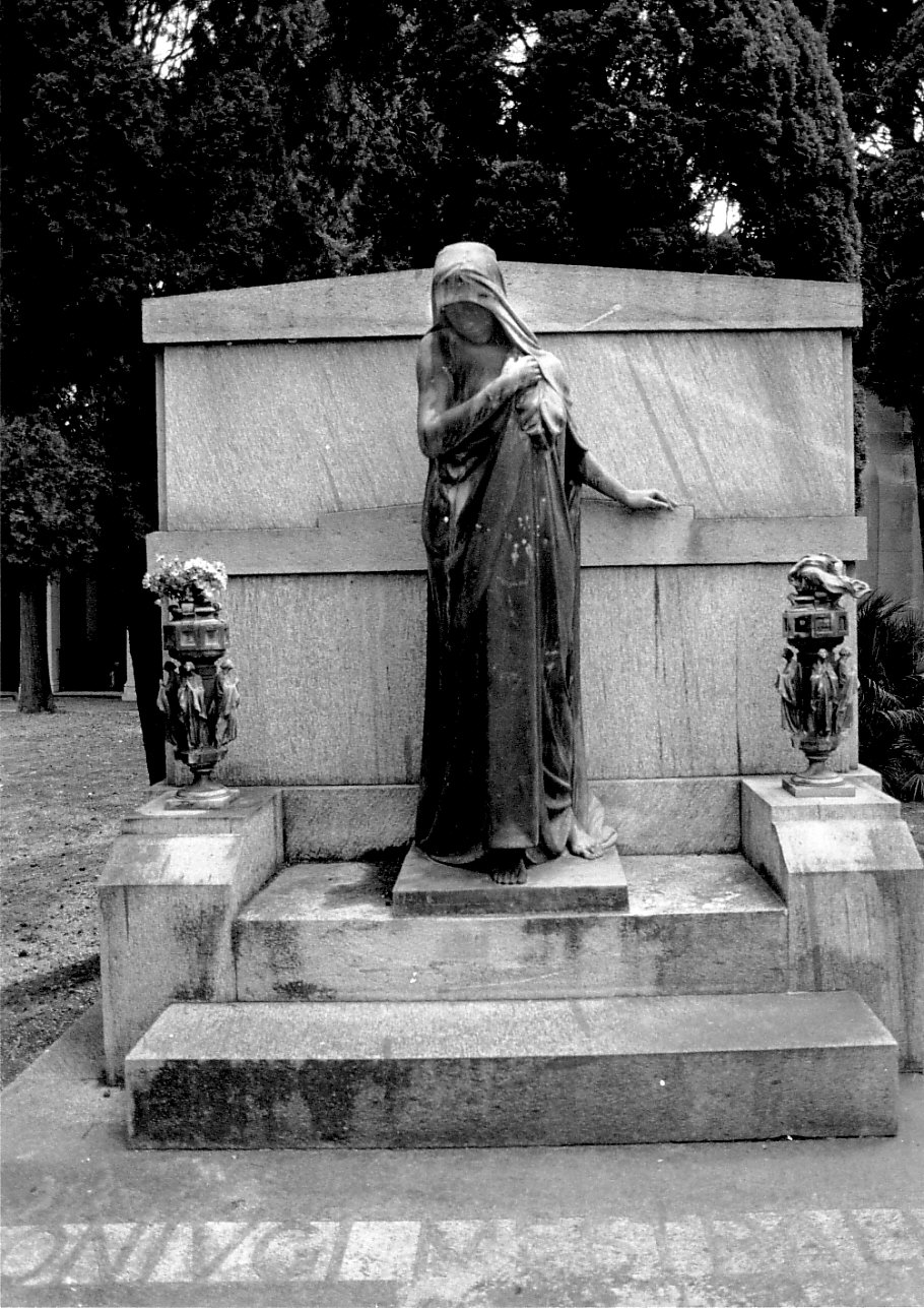 figura femminile (monumento funebre, opera isolata) - bottega italiana (sec. XX)