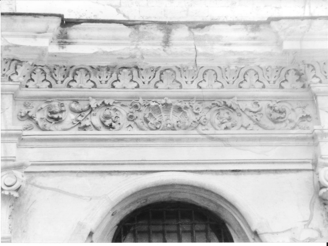 motivi decorativi vegetali (decorazione plastico-architettonica, opera isolata) di Bertolotto Nicolò (sec. XIX)
