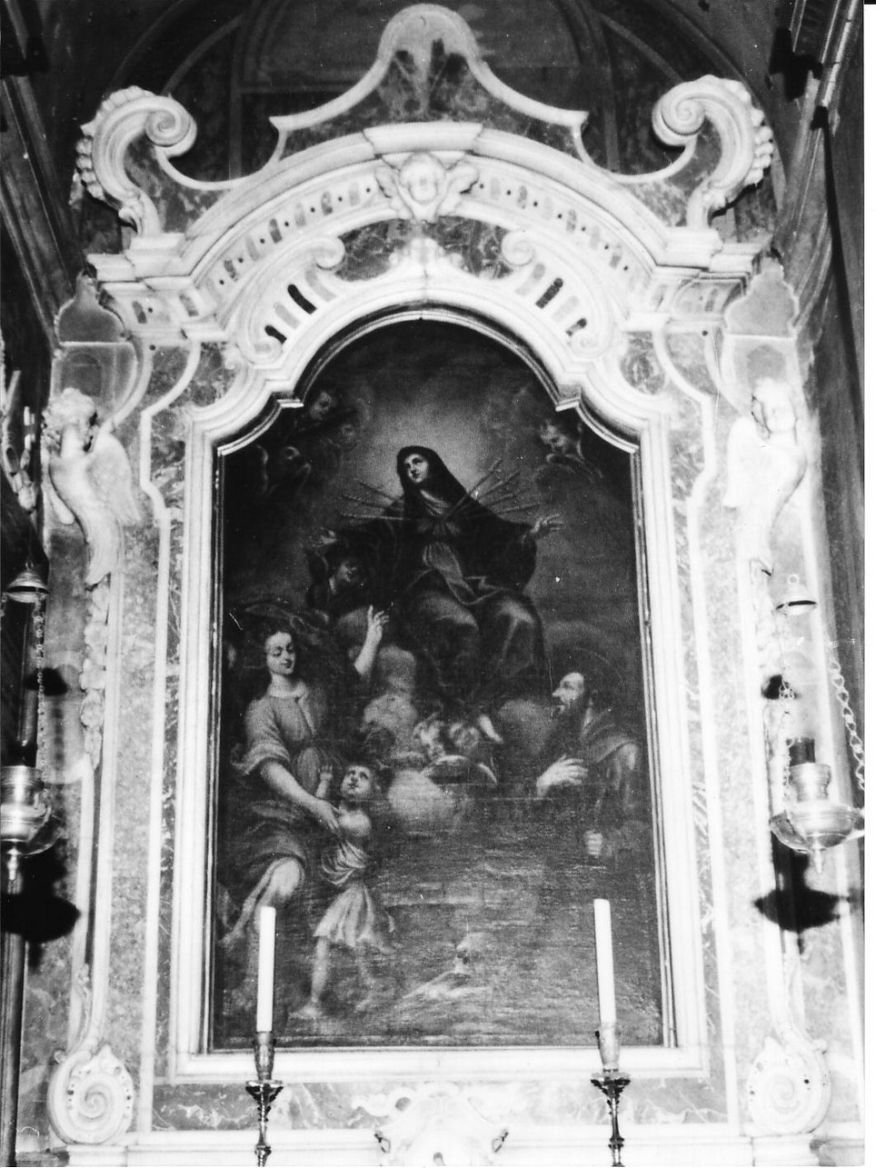 Altare di N. S. Addolorata, motivi decorativi a volute (cornice architettonica, opera isolata) di Prato Domenico (sec. XVIII)