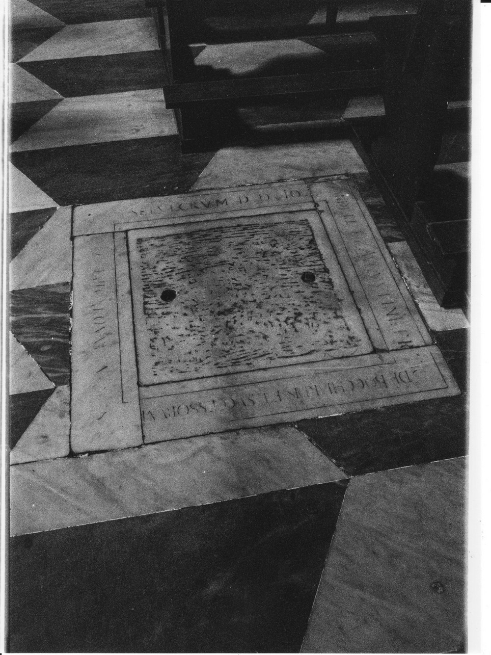 lapide tombale, opera isolata - bottega ligure (seconda metà sec. XVIII)