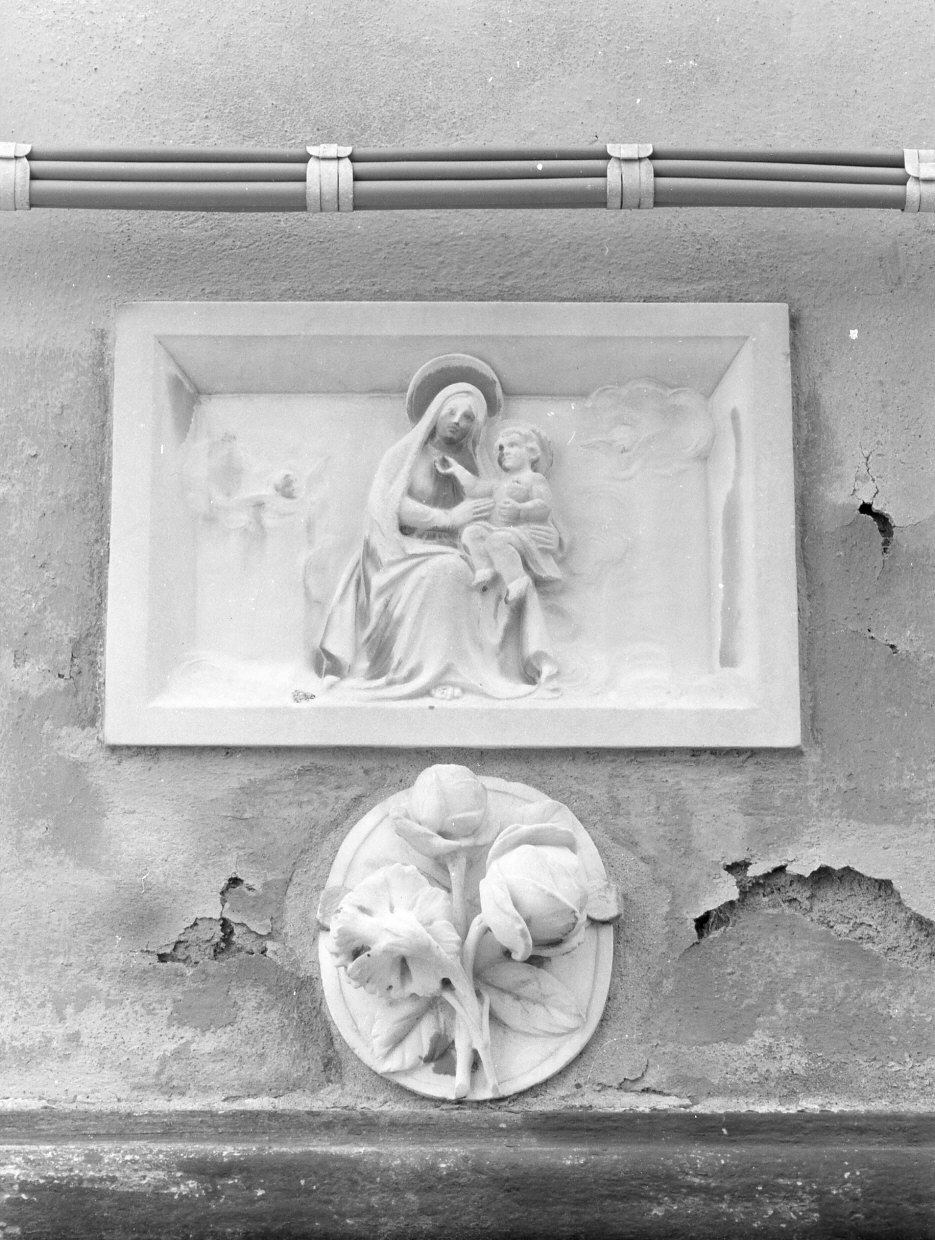 Madonna con Bambino (rilievo, opera isolata) - bottega ligure (inizio sec. XX)