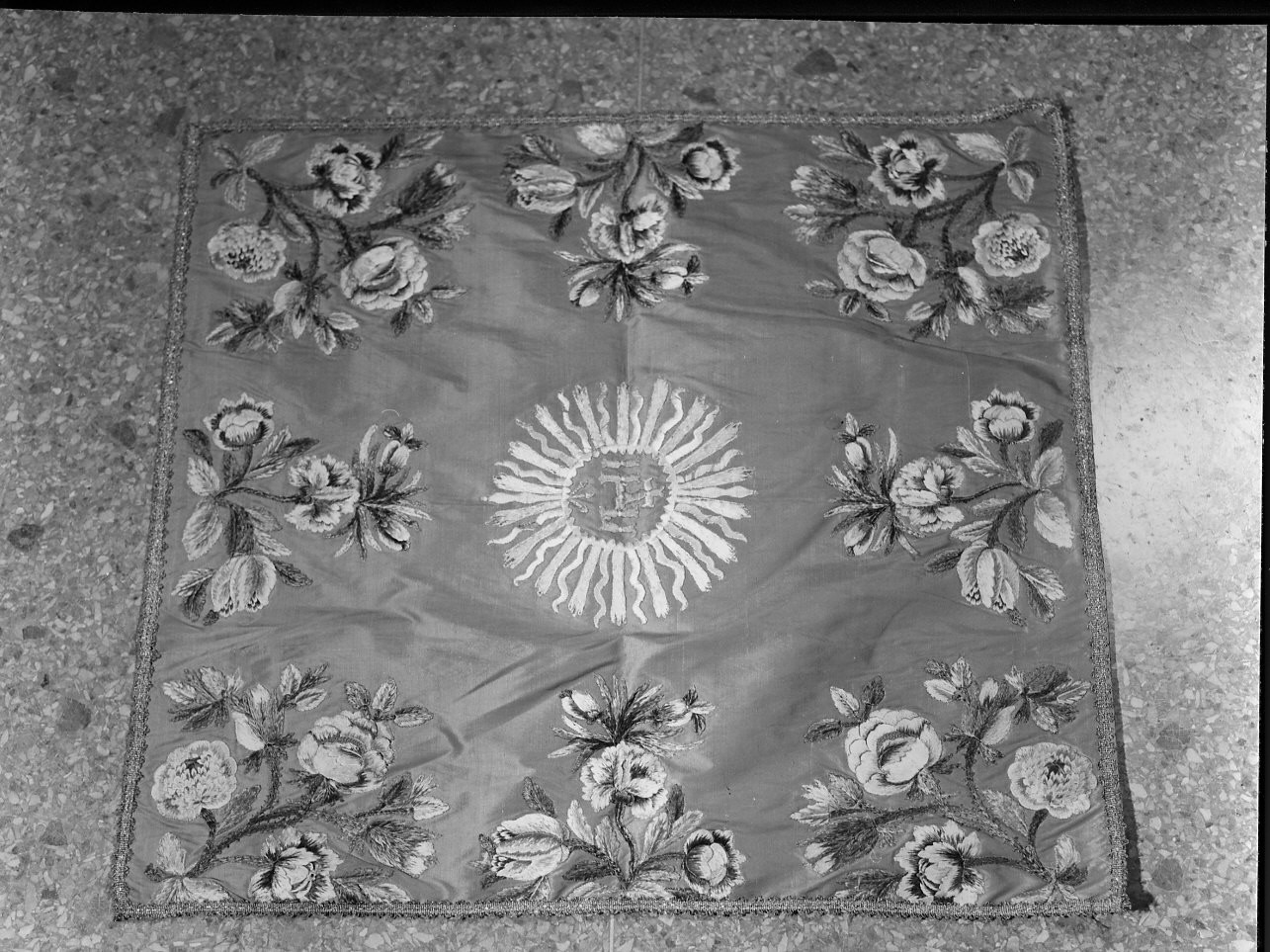 motivi decorativi floreali (velo di calice, opera isolata) - manifattura ligure (fine sec. XIX)