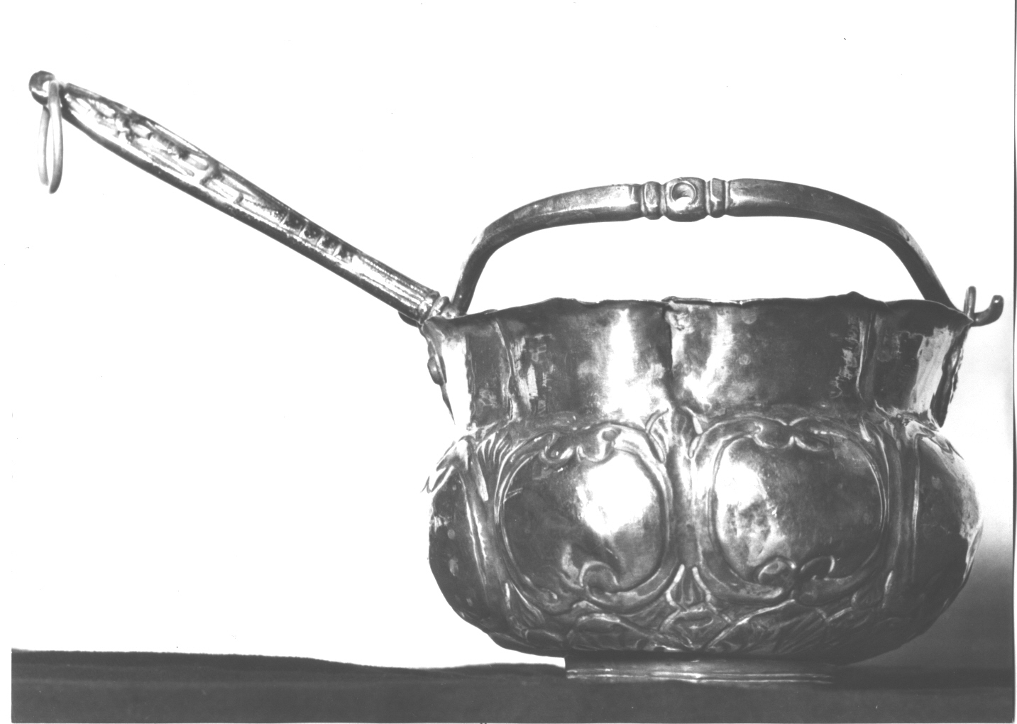 motivi decorativi a volute/ teste di animali (secchiello per l'acqua benedetta, opera isolata) - bottega ligure (secc. XVII/ XVIII)
