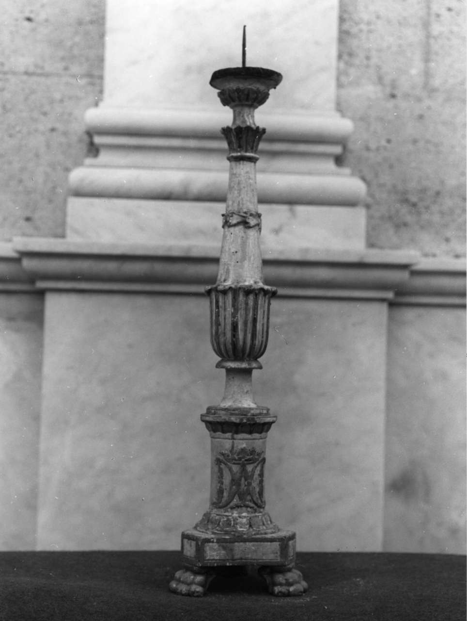 monogramma mariano (candeliere, serie) - bottega ligure (metà sec. XIX)