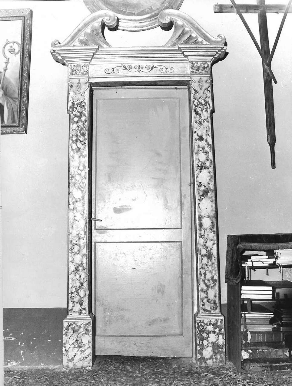 mostra di porta, elemento d'insieme - bottega italiana (sec. XVIII)