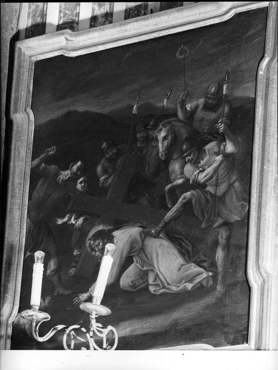 stazione VII: Gesù cade sotto la croce la seconda volta (Via Crucis, elemento d'insieme) di Palmieri Giuseppe (prima metà sec. XVIII)