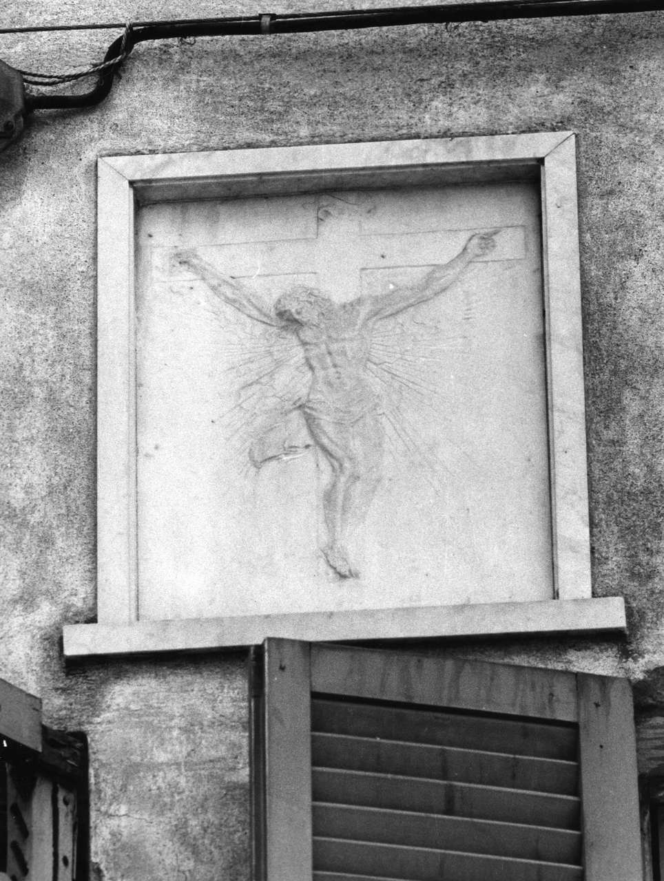 Cristo crocifisso (rilievo, opera isolata) - bottega italiana (secc. XIX/ XX)