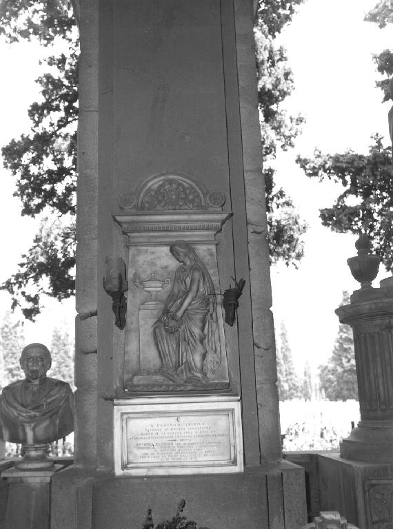 figura femminile dolente (monumento funebre - a edicola, opera isolata) di De Barbieri Antonio (sec. XIX)