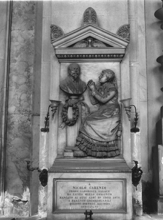 donna che prega (monumento funebre - a edicola, opera isolata) di Vignolo Agostino (sec. XIX)