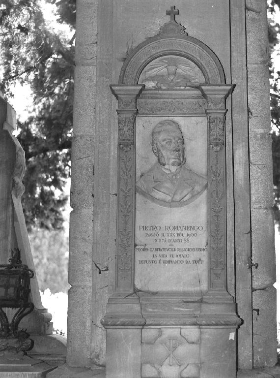 ritratto d'uomo (monumento funebre - a edicola, opera isolata) di Sansebastiano Michele (inizio sec. XX)
