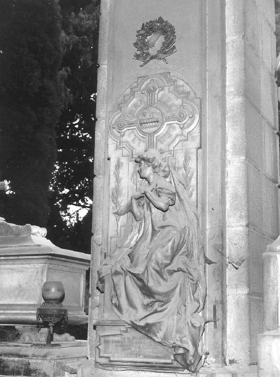 figura femminile (monumento funebre, opera isolata) di Scanzi Giovanni (sec. XX)