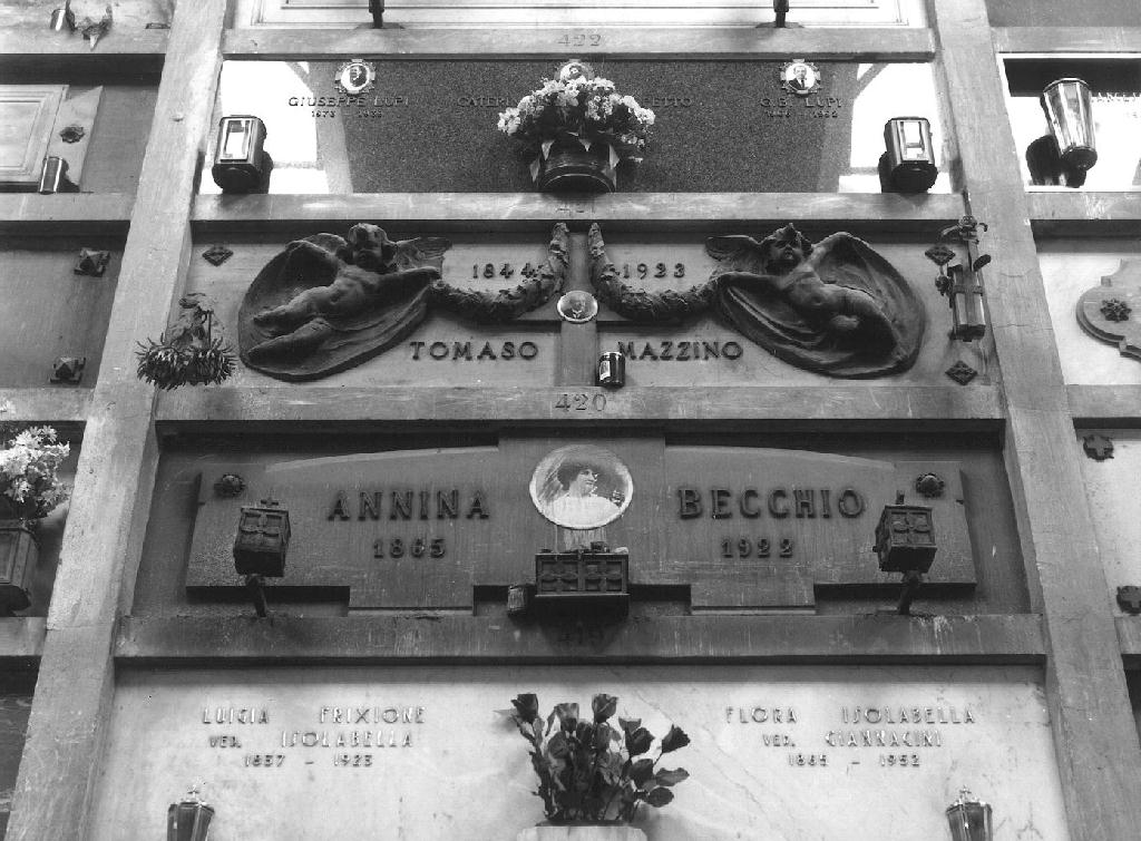 angeli reggicorona (monumento funebre, opera isolata) - ambito ligure (sec. XX)