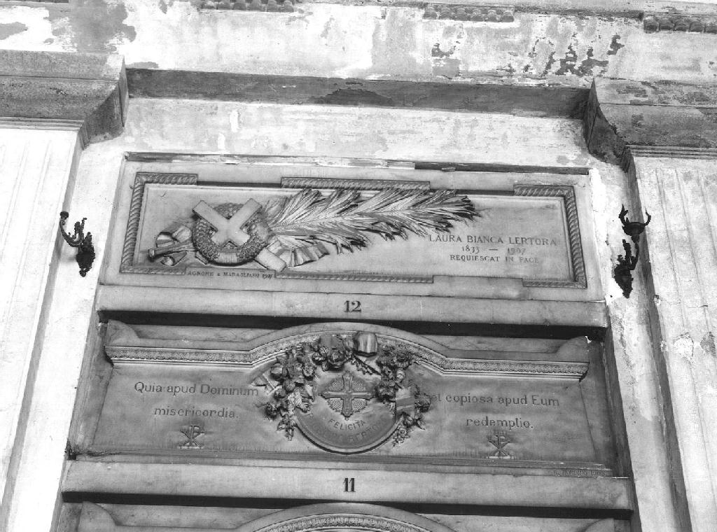 RAMO PALMA CON CROCE (monumento funebre, opera isolata) di Agrone Attilio, Maragliano (sec. XX)