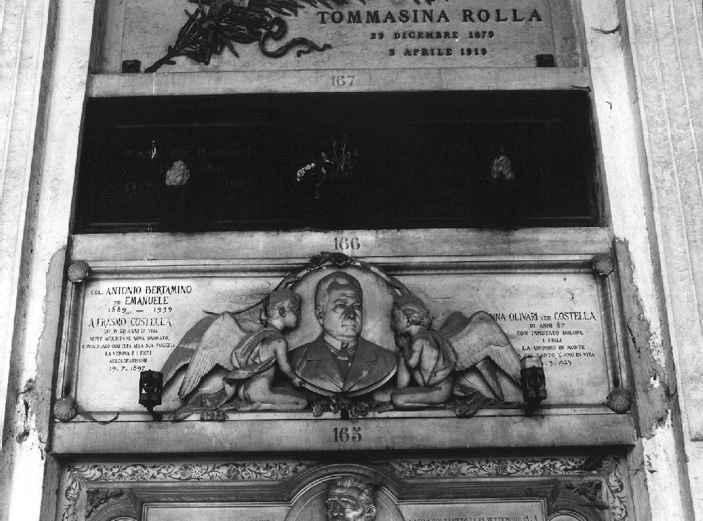 angeli reggiclipeo (monumento funebre, opera isolata) di Villa Giovanni Battista (sec. XIX)