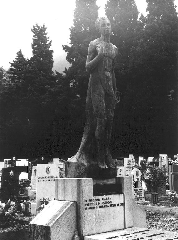 figura femminile (monumento funebre, opera isolata) di Vassallo Armando (sec. XX)